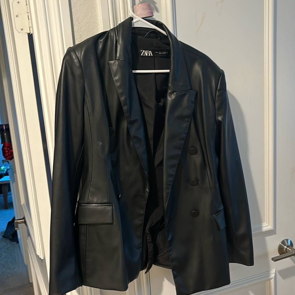 Oversized black leather Zara blazer